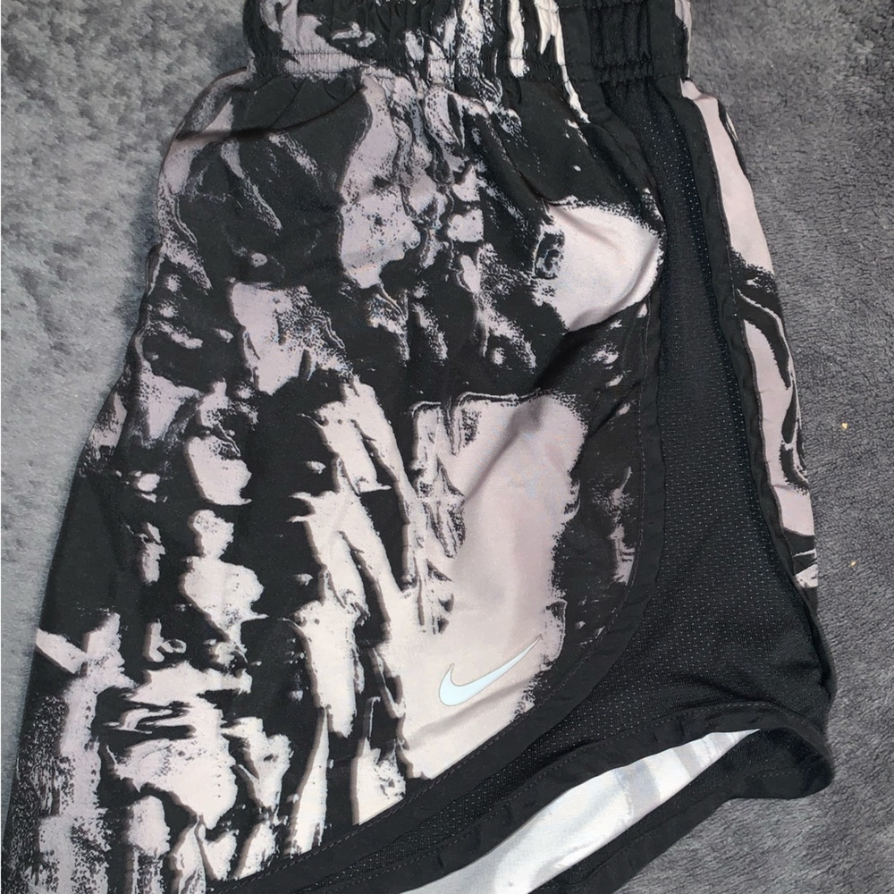 Nike tempo running shorts. Size small
